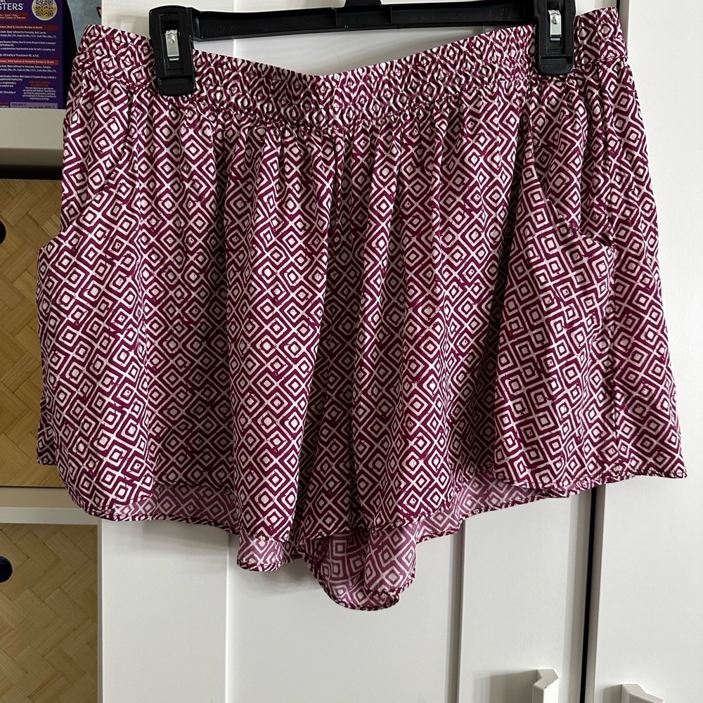 Old Navy short/ skirt M burgundy